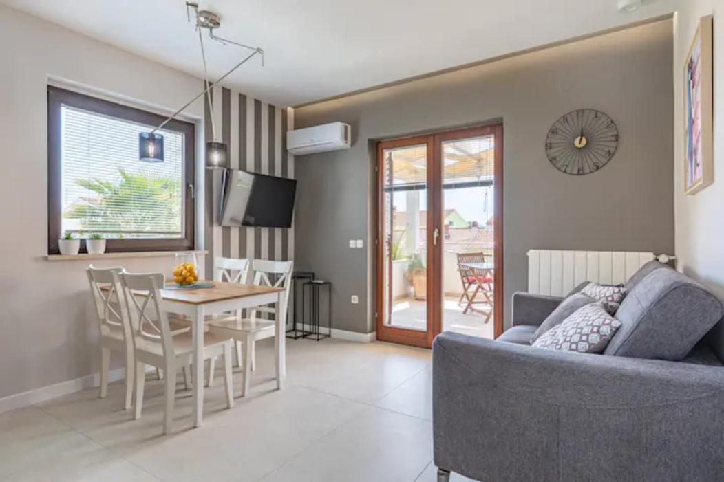 Apartments "Villa Antisin" With Heated Pool Zadar Buitenkant foto