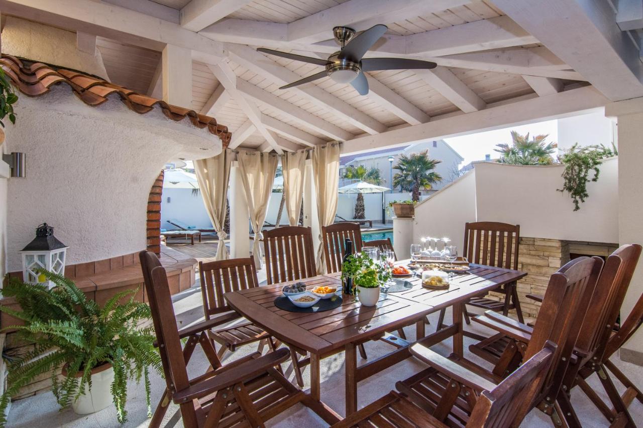 Apartments "Villa Antisin" With Heated Pool Zadar Buitenkant foto