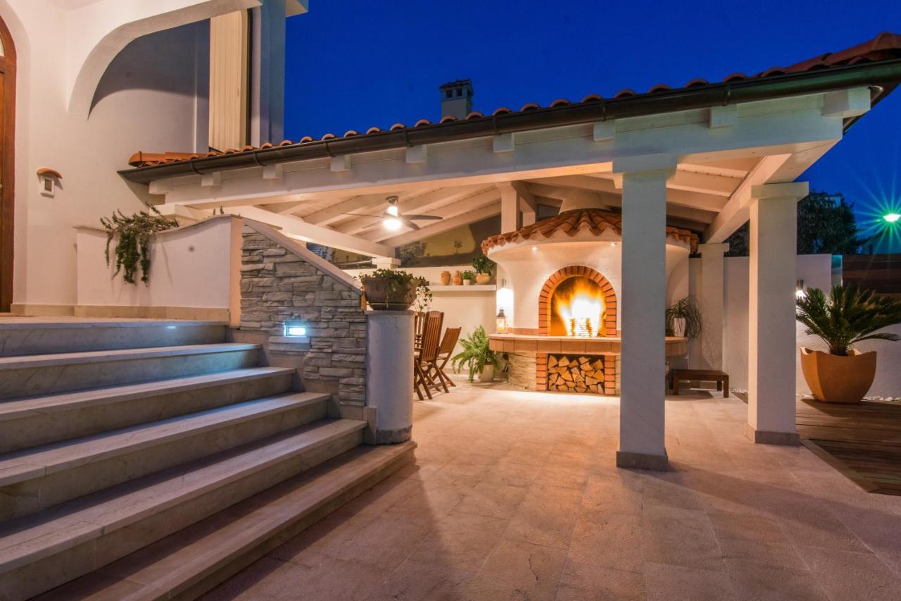Apartments "Villa Antisin" With Heated Pool Zadar Buitenkant foto