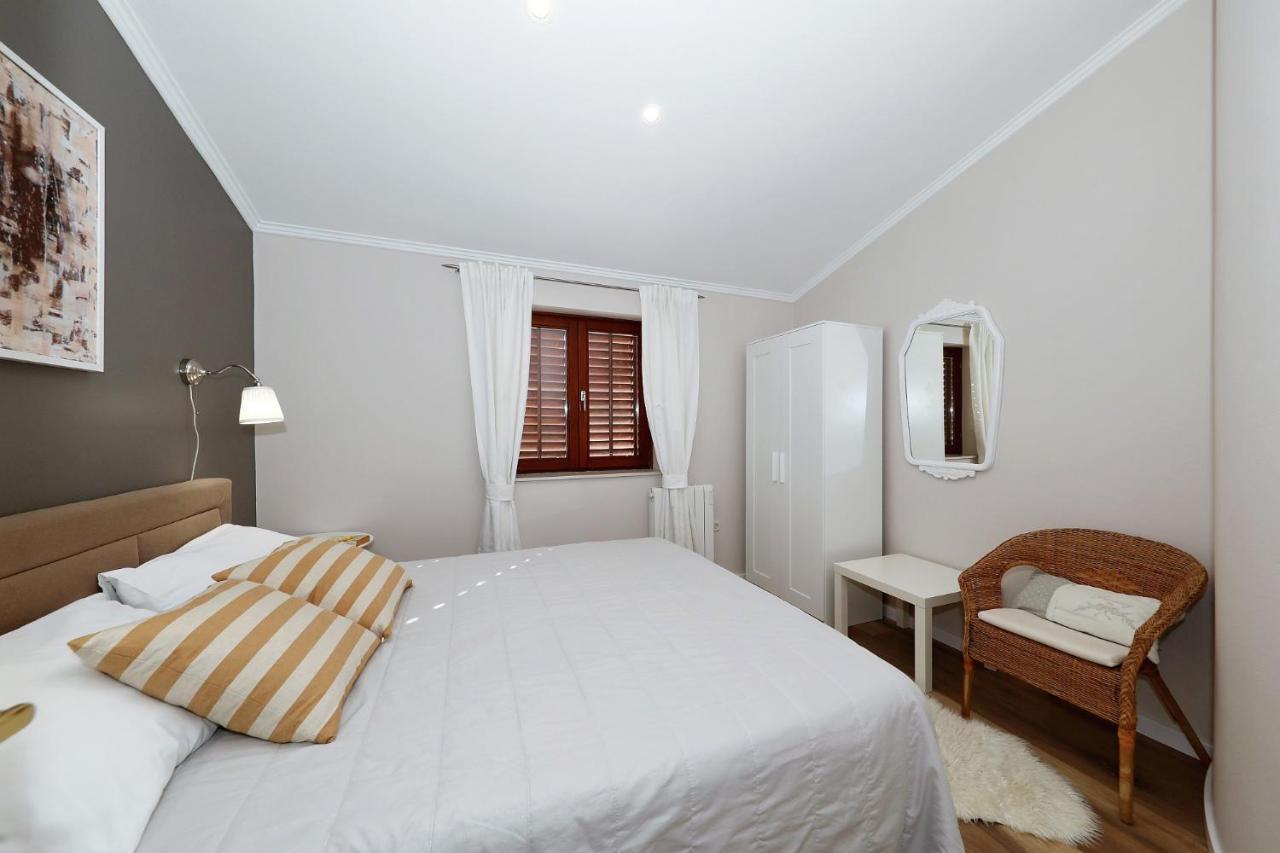 Apartments "Villa Antisin" With Heated Pool Zadar Buitenkant foto