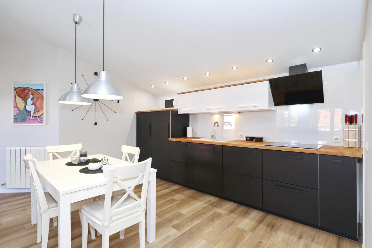 Apartments "Villa Antisin" With Heated Pool Zadar Buitenkant foto