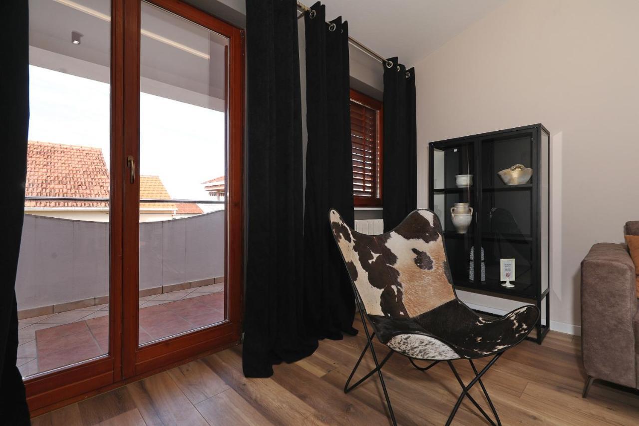 Apartments "Villa Antisin" With Heated Pool Zadar Buitenkant foto