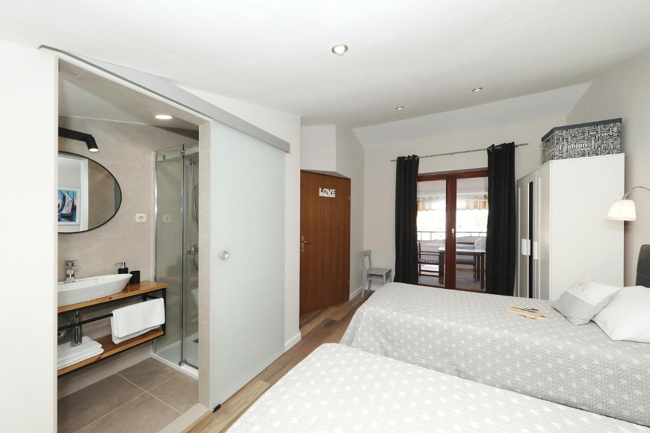 Apartments "Villa Antisin" With Heated Pool Zadar Buitenkant foto