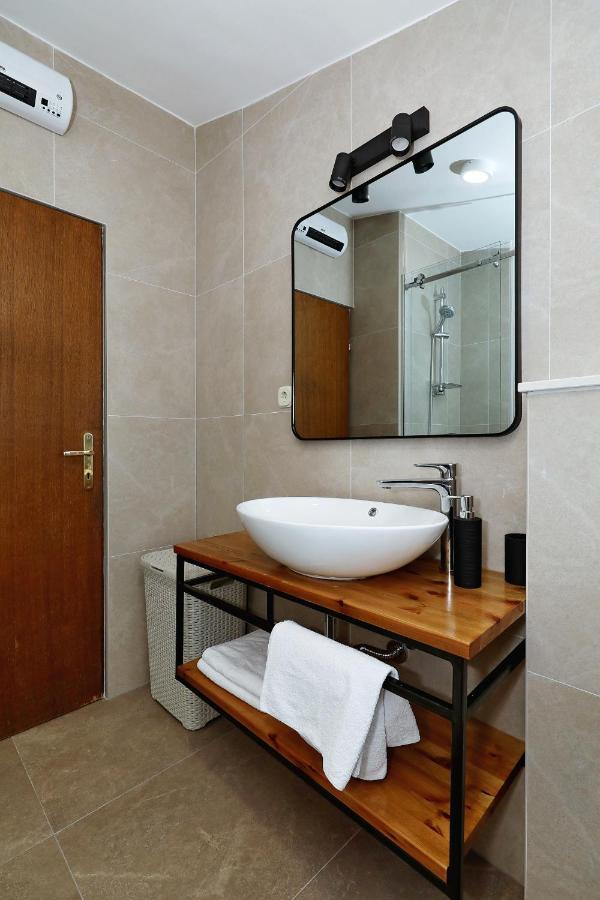 Apartments "Villa Antisin" With Heated Pool Zadar Buitenkant foto