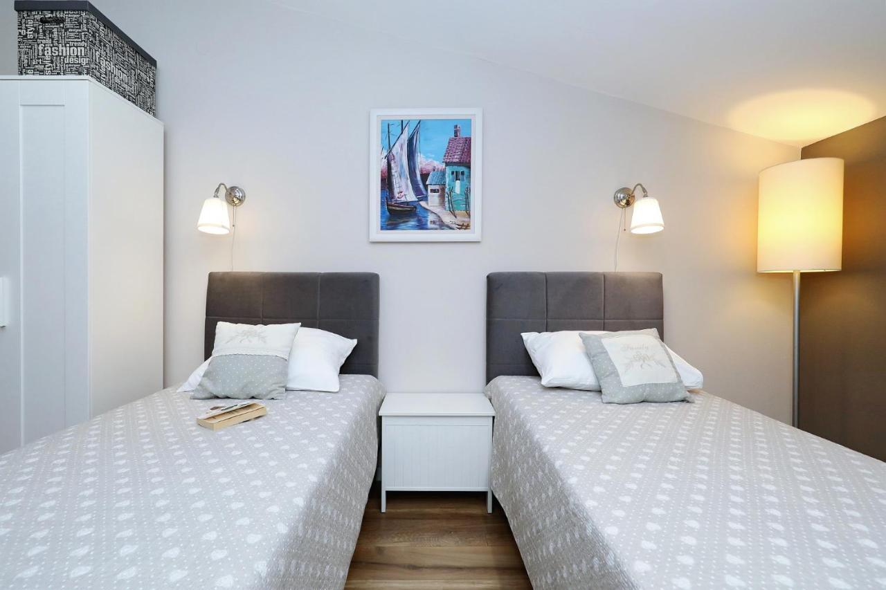 Apartments "Villa Antisin" With Heated Pool Zadar Buitenkant foto