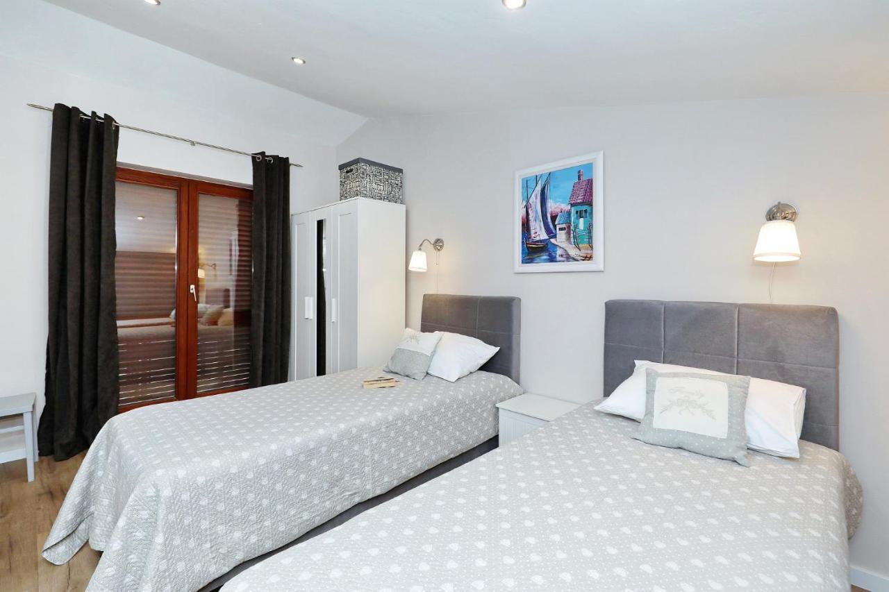 Apartments "Villa Antisin" With Heated Pool Zadar Buitenkant foto