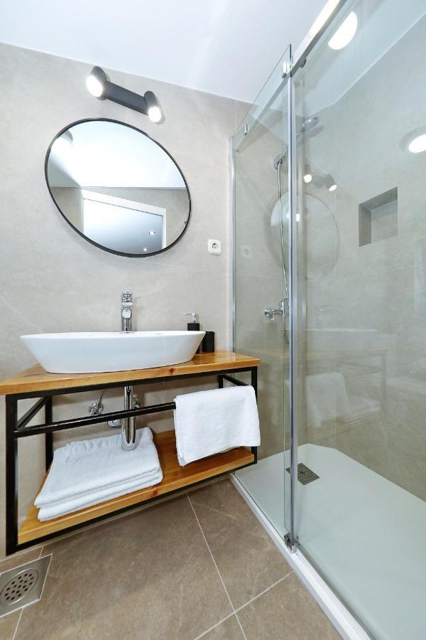 Apartments "Villa Antisin" With Heated Pool Zadar Buitenkant foto