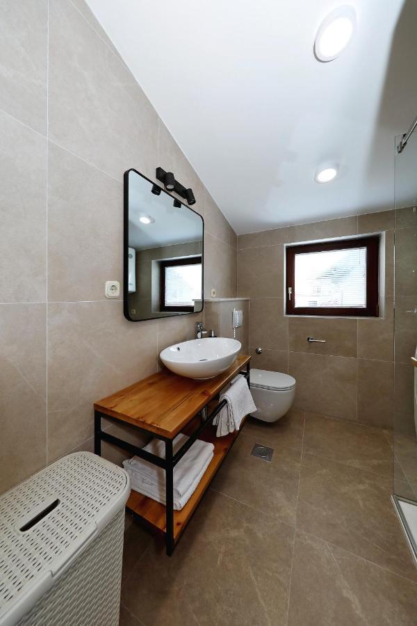 Apartments "Villa Antisin" With Heated Pool Zadar Buitenkant foto